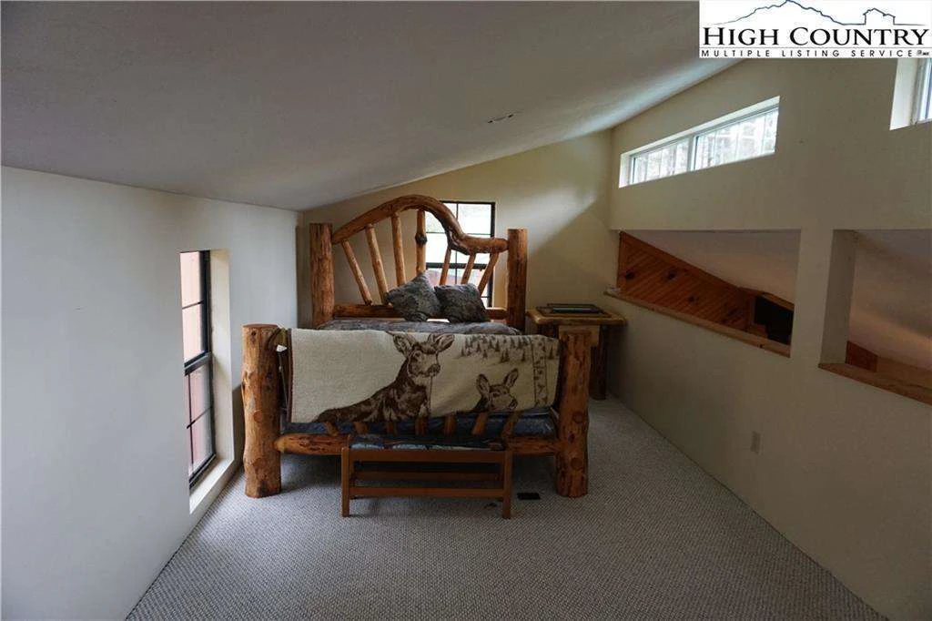 Image number 14 for the current listing
