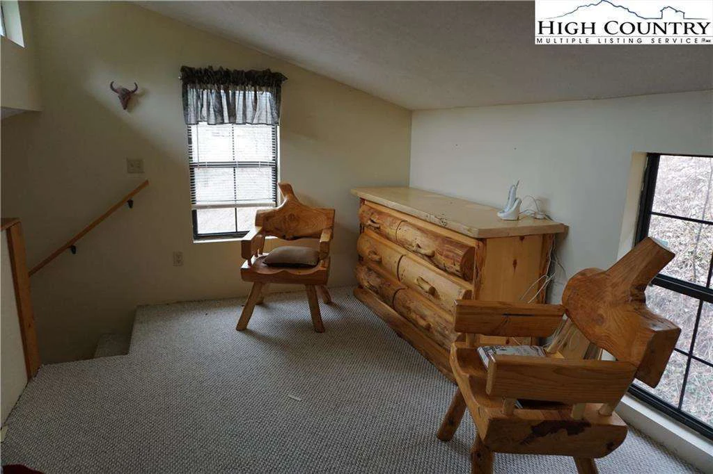 Image number 13 for the current listing