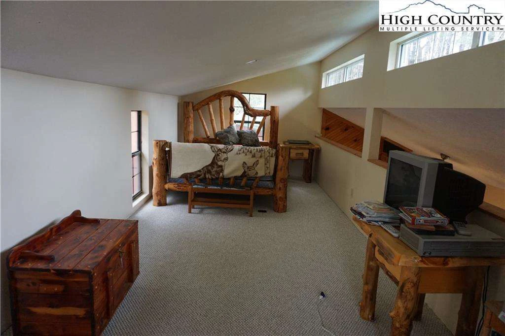 Image number 12 for the current listing