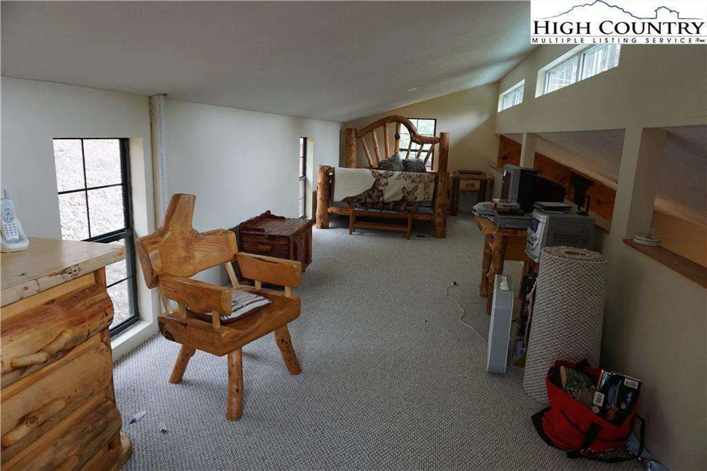 Image number 11 for the current listing