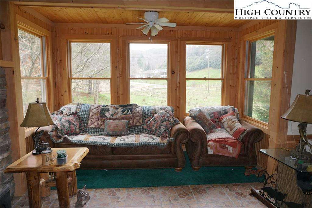Image number 22 for the current listing