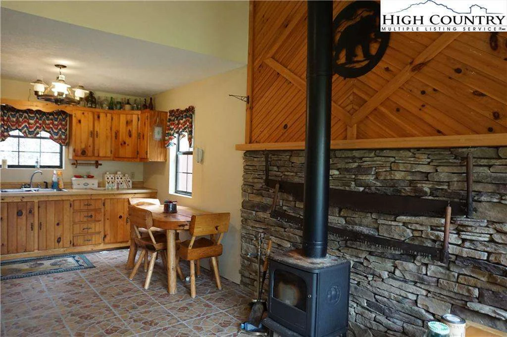 Image number 21 for the current listing