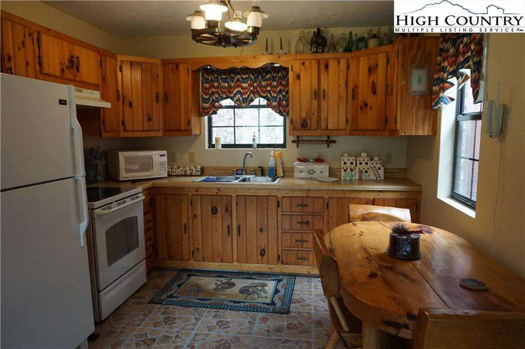 Image number 20 for the current listing