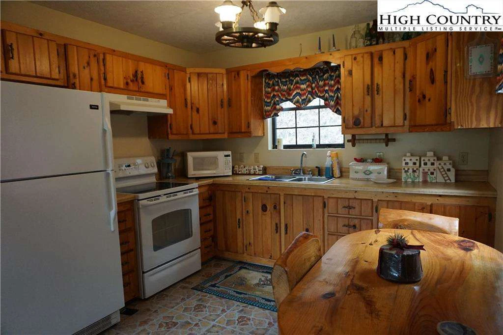 Image number 18 for the current listing