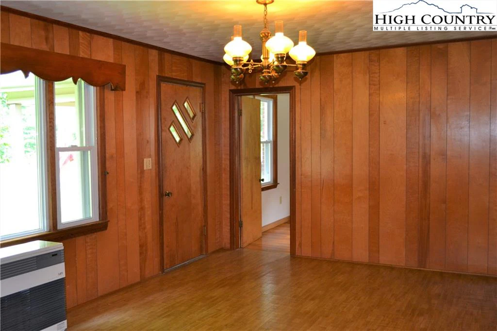 Image number 13 for the current listing