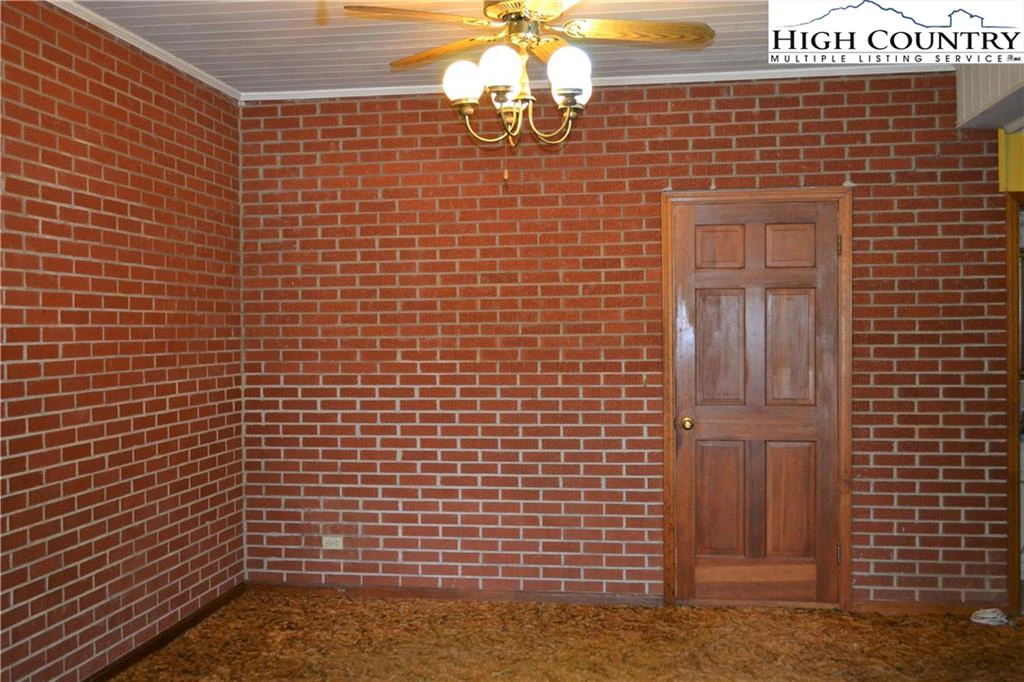 Image number 11 for the current listing