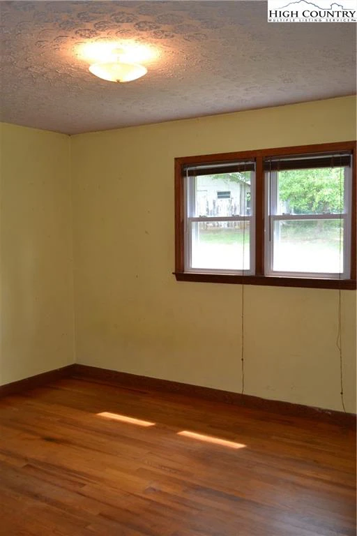 Image number 9 for the current listing