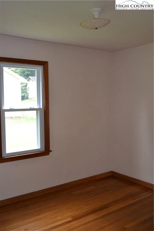 Image number 8 for the current listing