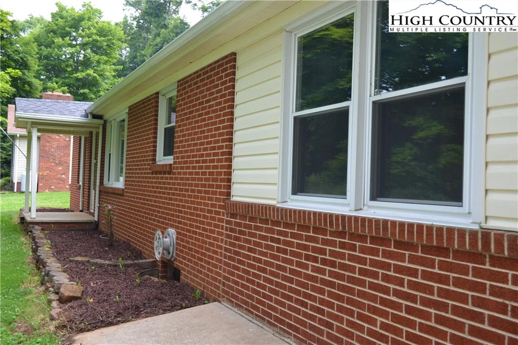 Image number 19 for the current listing