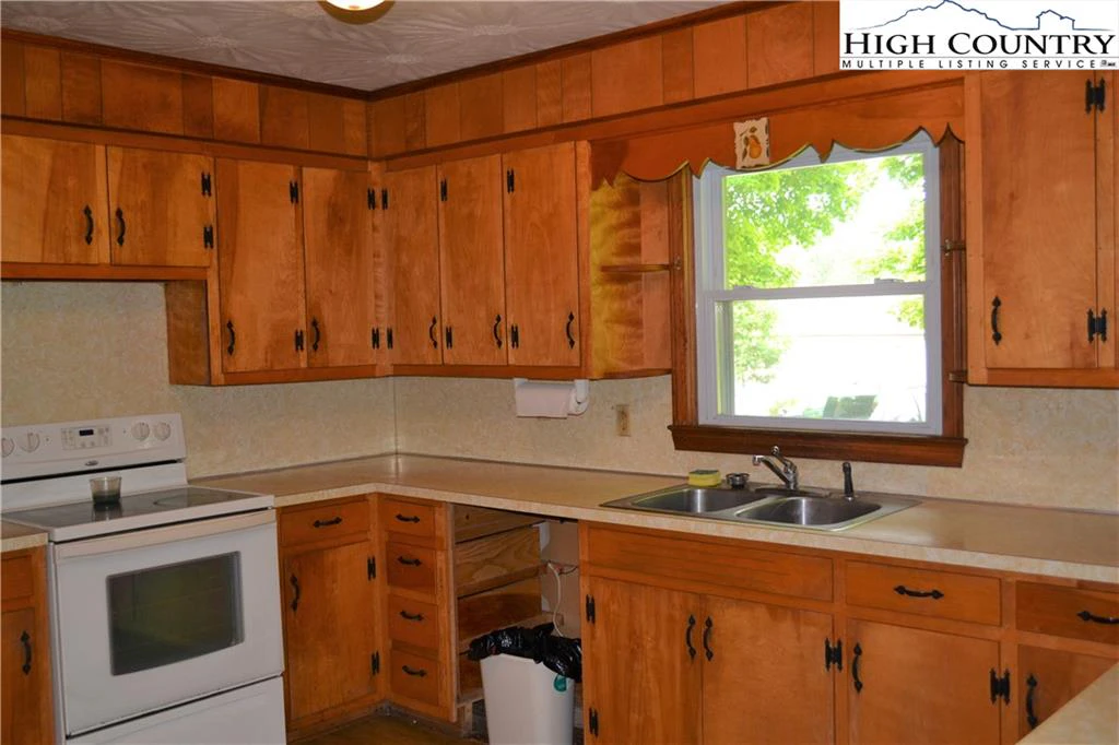 Image number 15 for the current listing