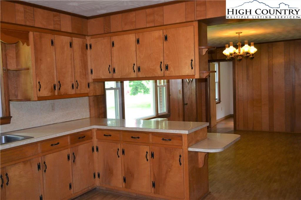 Image number 14 for the current listing