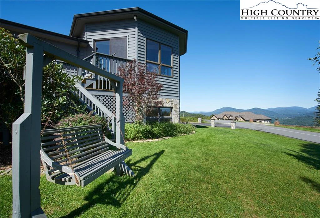 Image number 1 for the current listing