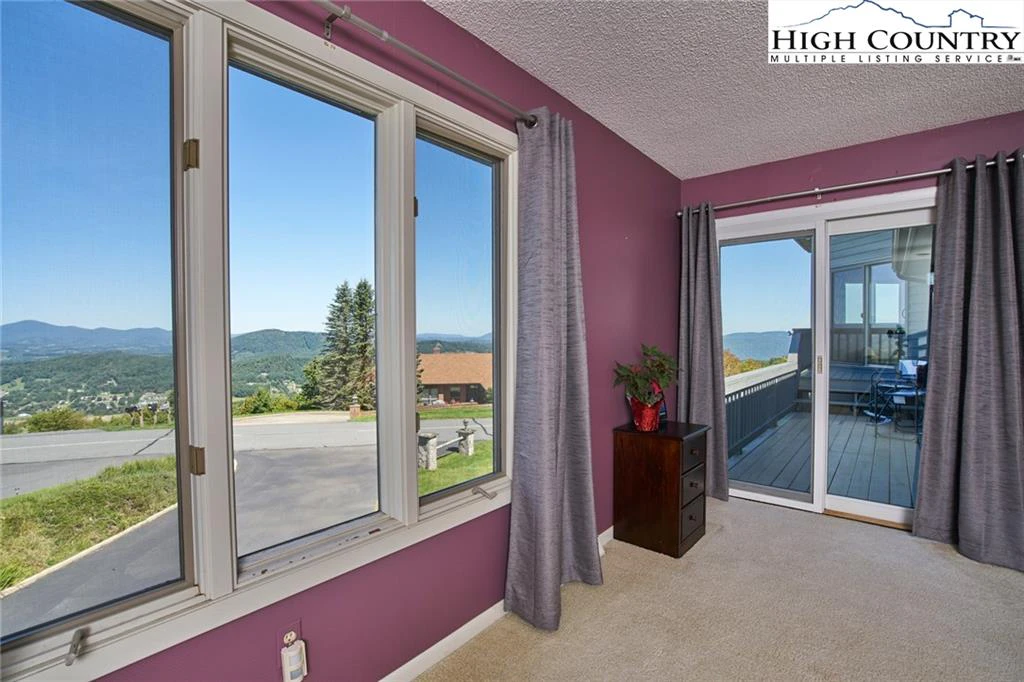 Image number 3 for the current listing