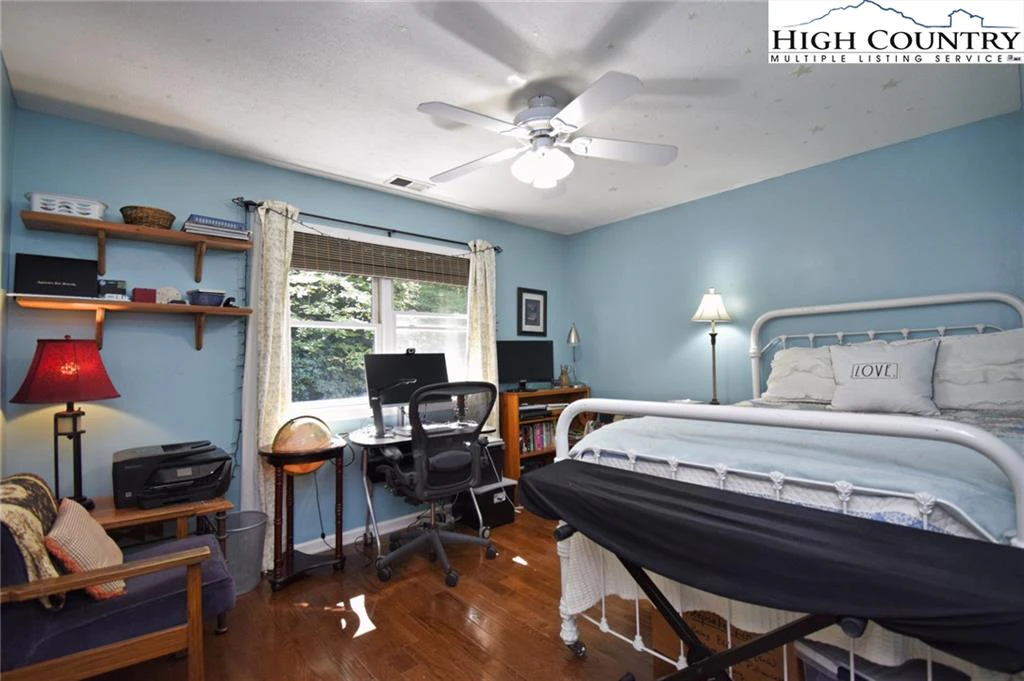 Image number 13 for the current listing