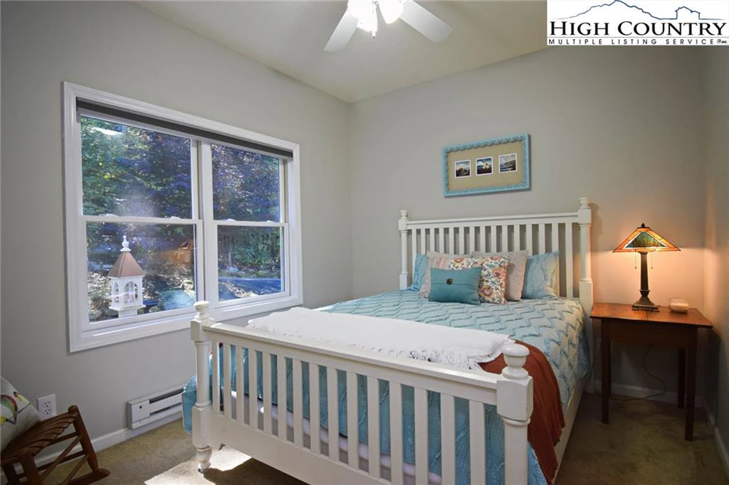 Image number 3 for the current listing