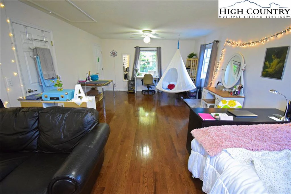 Image number 10 for the current listing