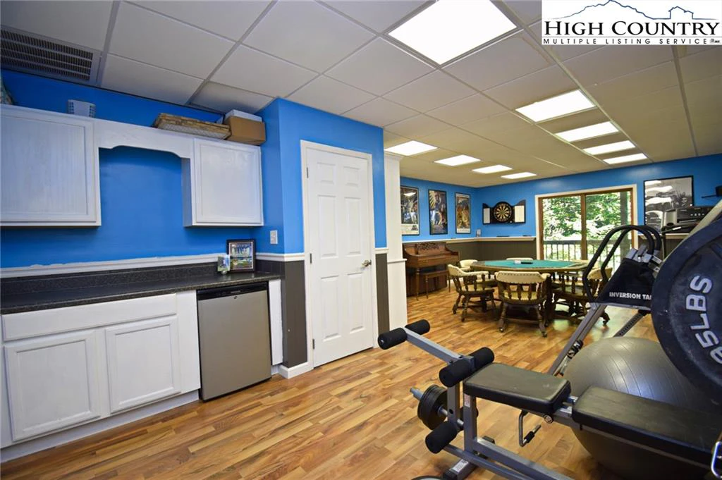 Image number 2 for the current listing