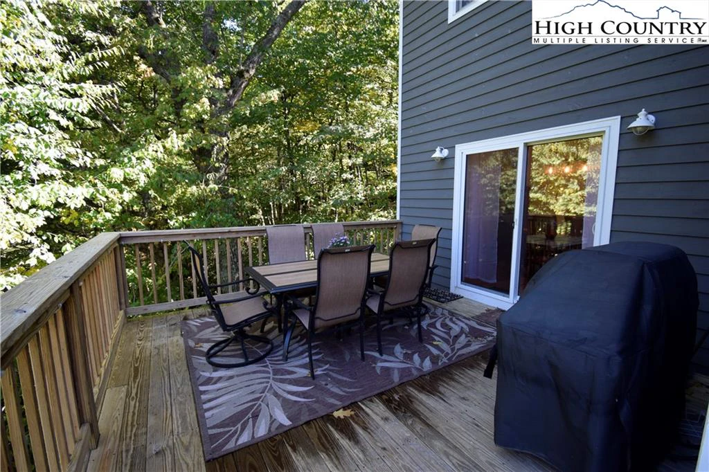 Image number 17 for the current listing