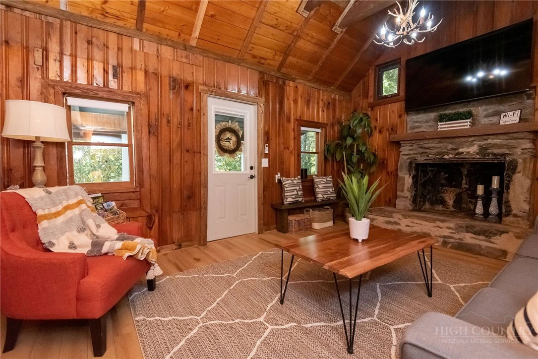 Image number 10 for the current listing