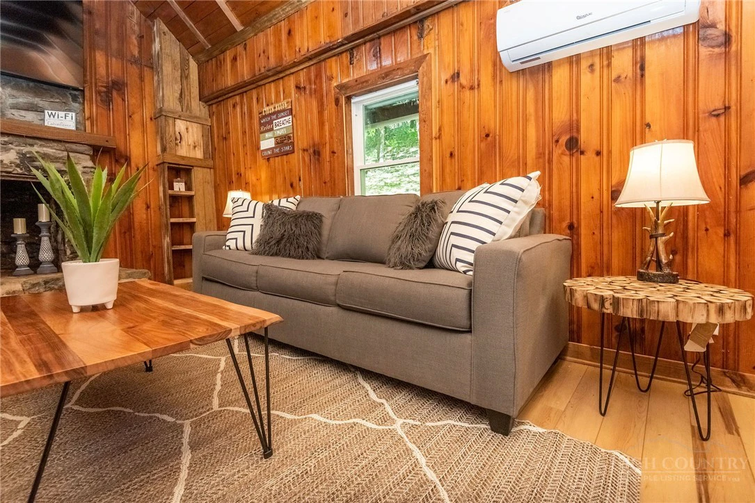 Image number 9 for the current listing