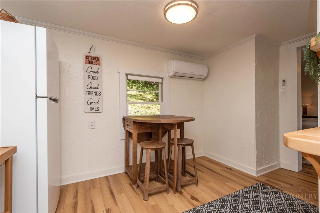 Image number 21 for the current listing