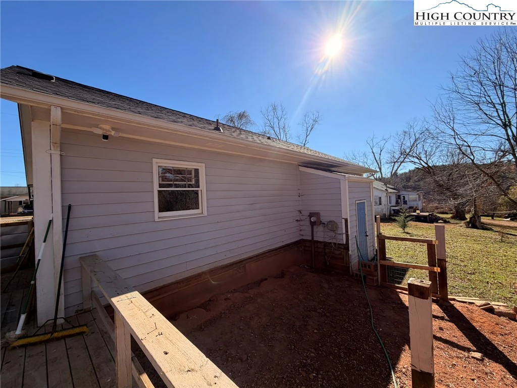 Image number 13 for the current listing