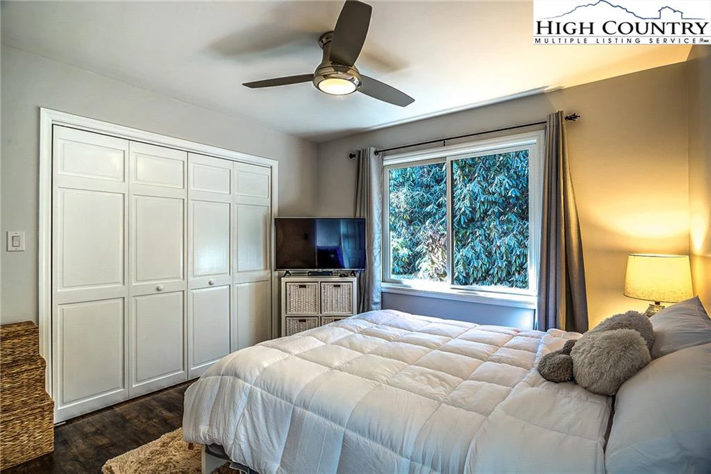 Image number 6 for the current listing