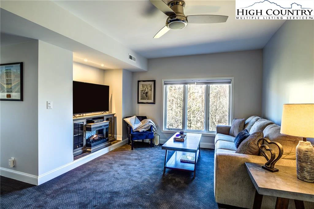Image number 9 for the current listing