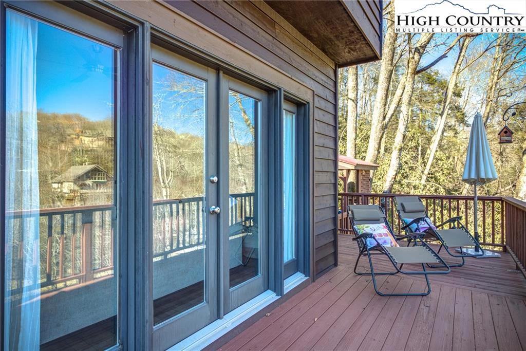 Image number 15 for the current listing