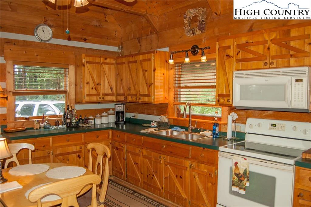 Image number 7 for the current listing