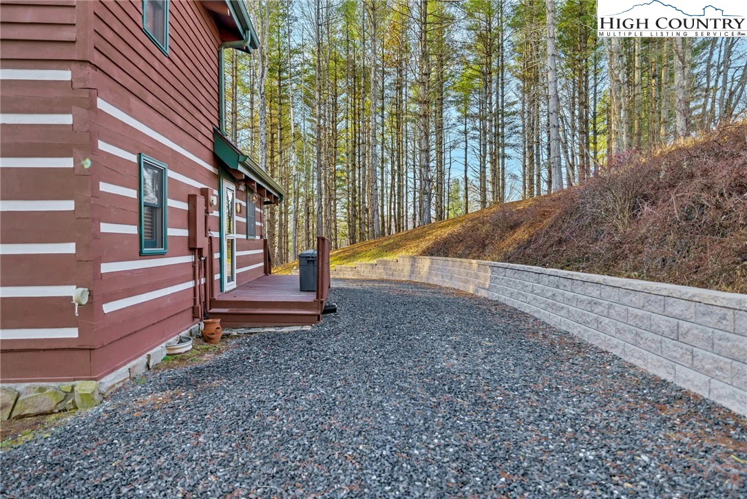 Image number 18 for the current listing