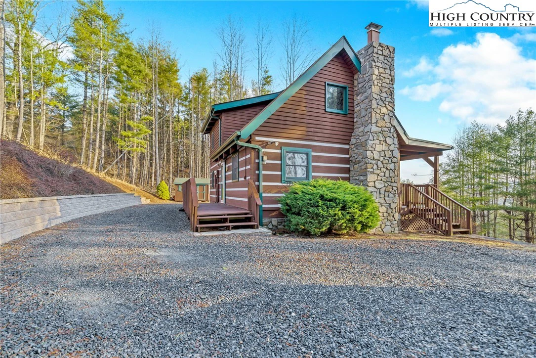 Image number 1 for the current listing