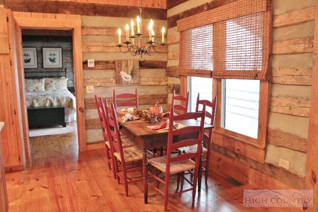 Image number 4 for the current listing
