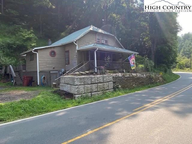 Image number 1 for the current listing