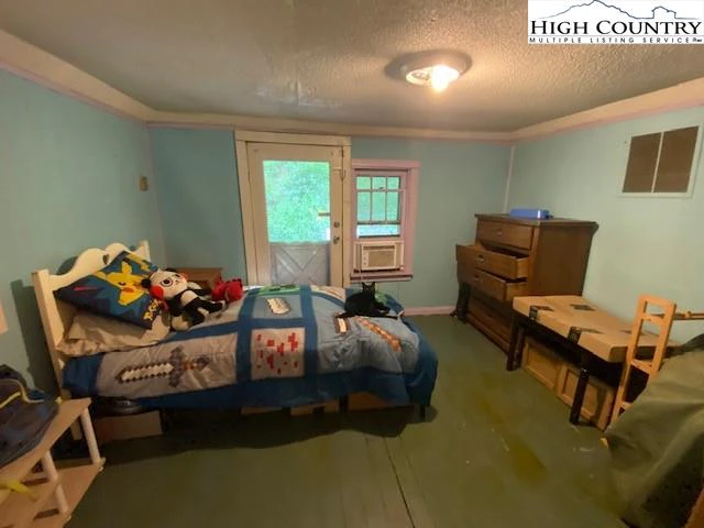 Image number 12 for the current listing