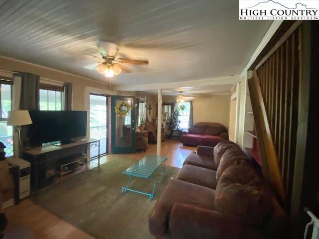 Image number 5 for the current listing