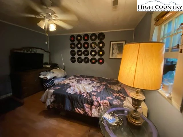 Image number 9 for the current listing