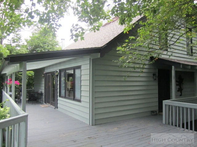 Image number 1 for the current listing
