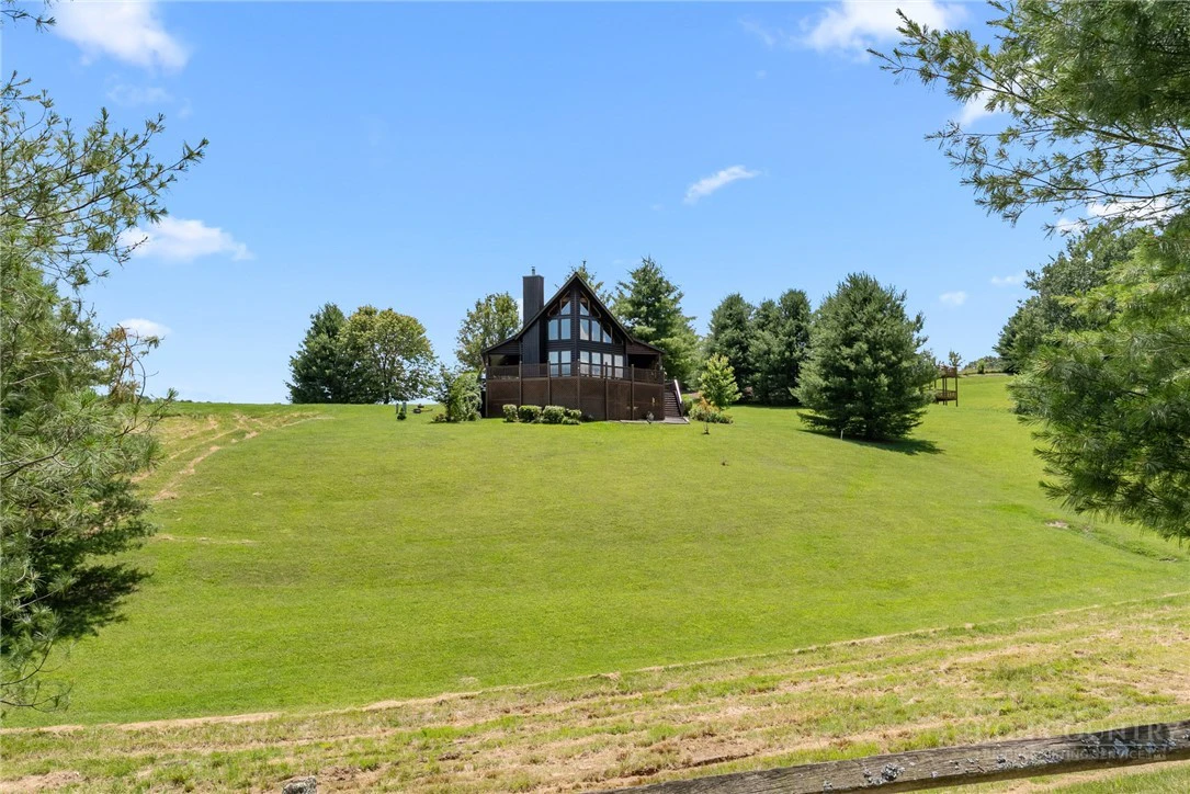Image number 15 for the current listing