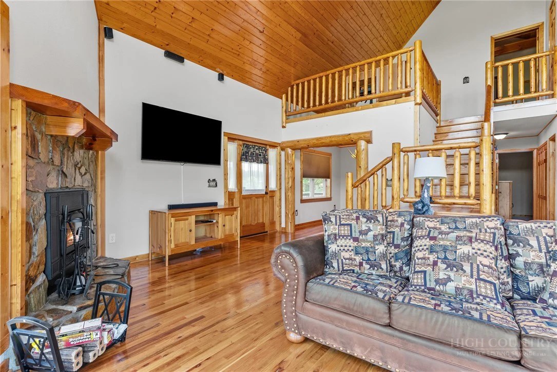 Image number 21 for the current listing