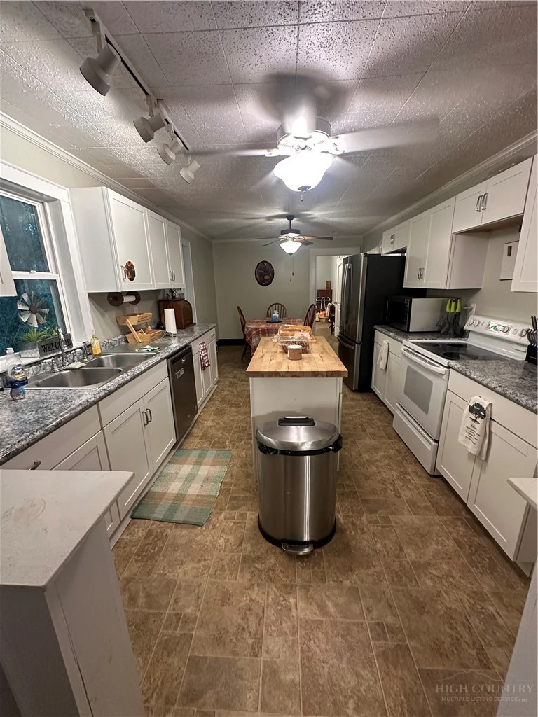 Image number 12 for the current listing