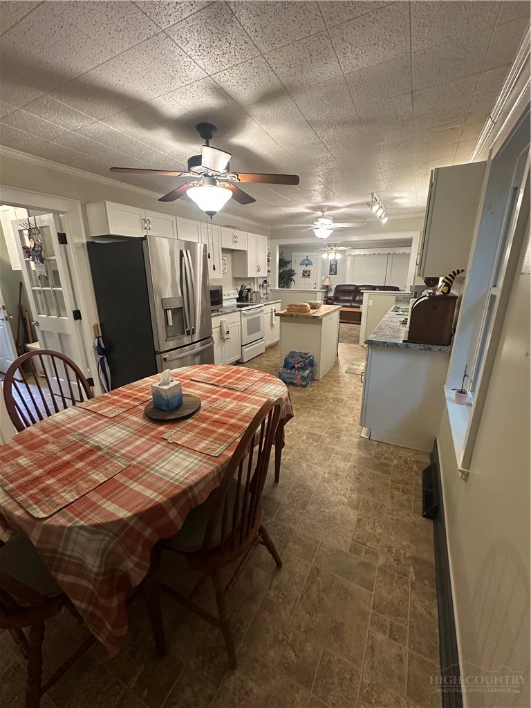 Image number 14 for the current listing