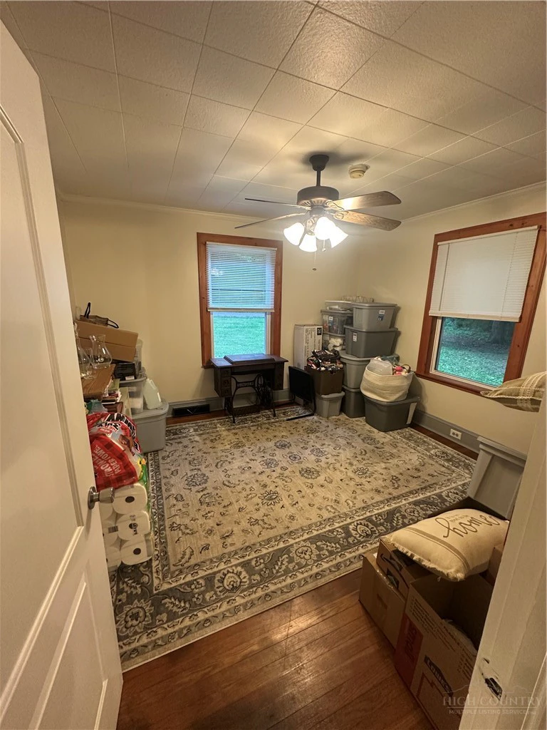 Image number 21 for the current listing