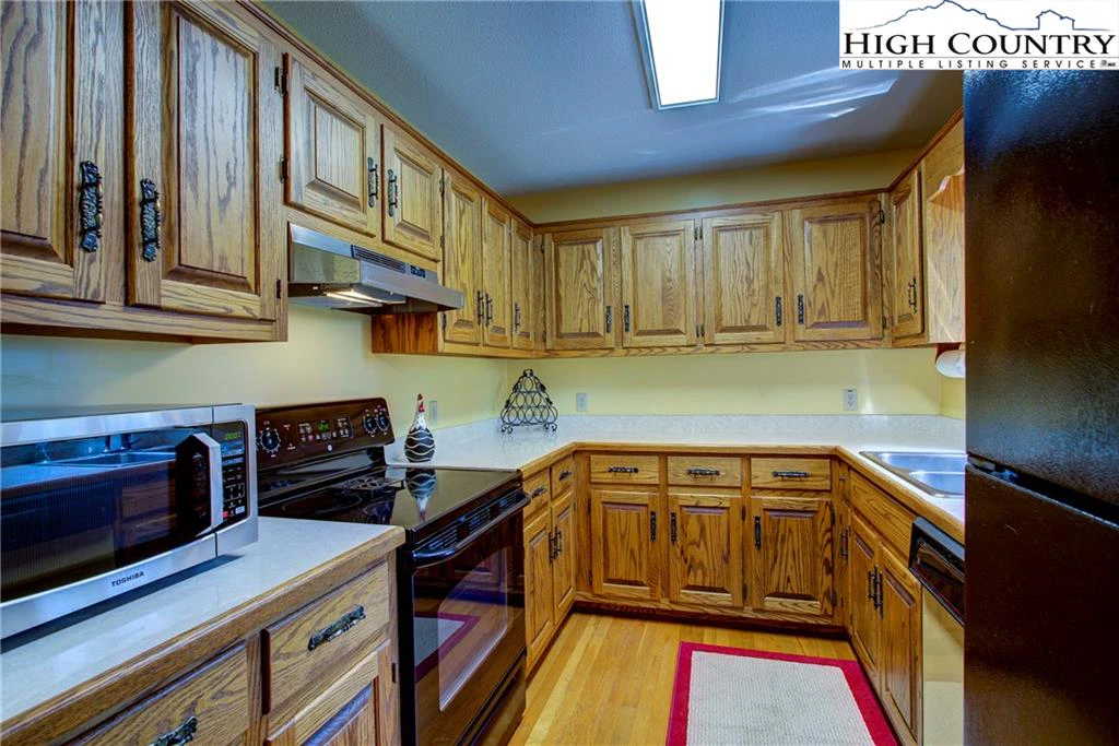 Image number 3 for the current listing
