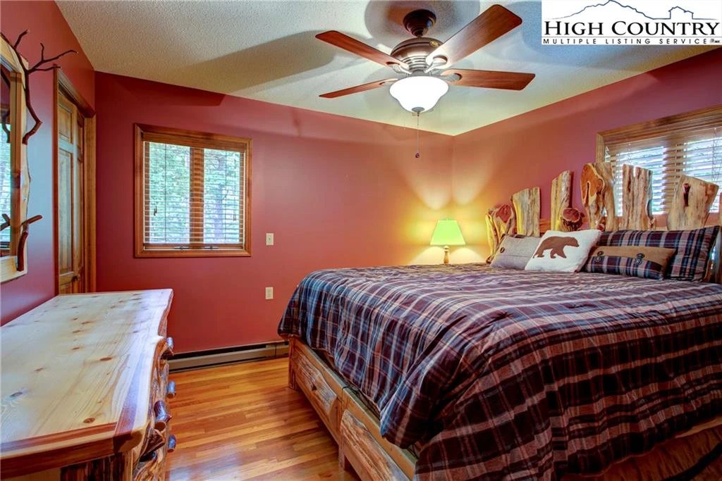 Image number 5 for the current listing