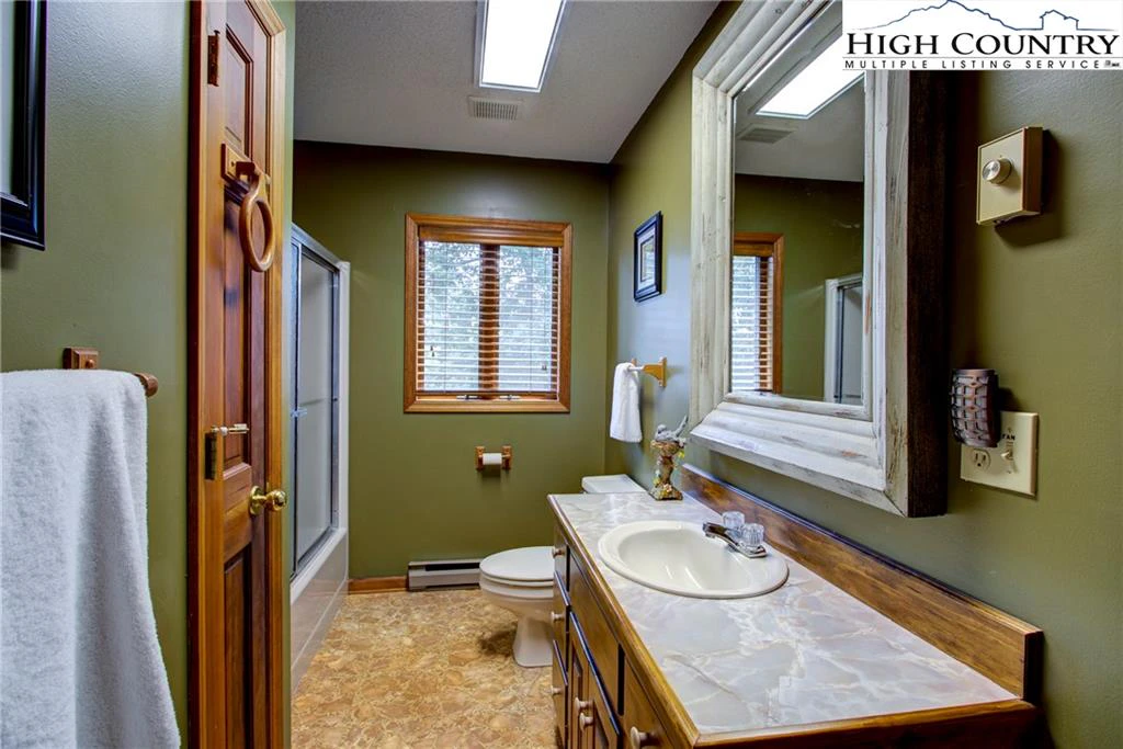 Image number 6 for the current listing