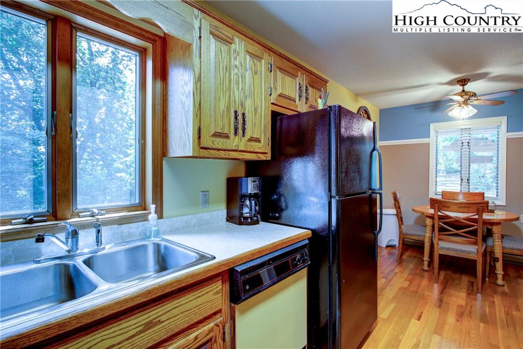 Image number 7 for the current listing