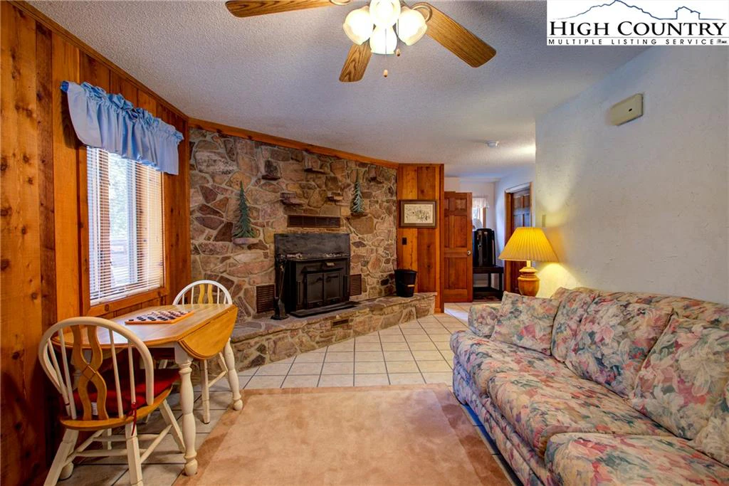 Image number 8 for the current listing