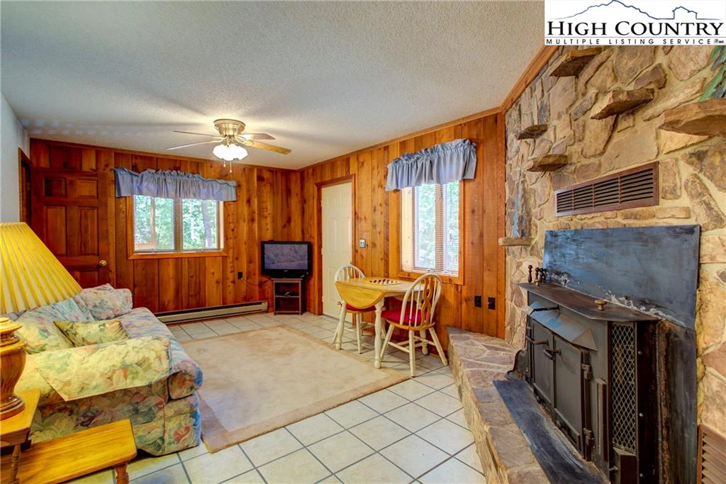 Image number 9 for the current listing