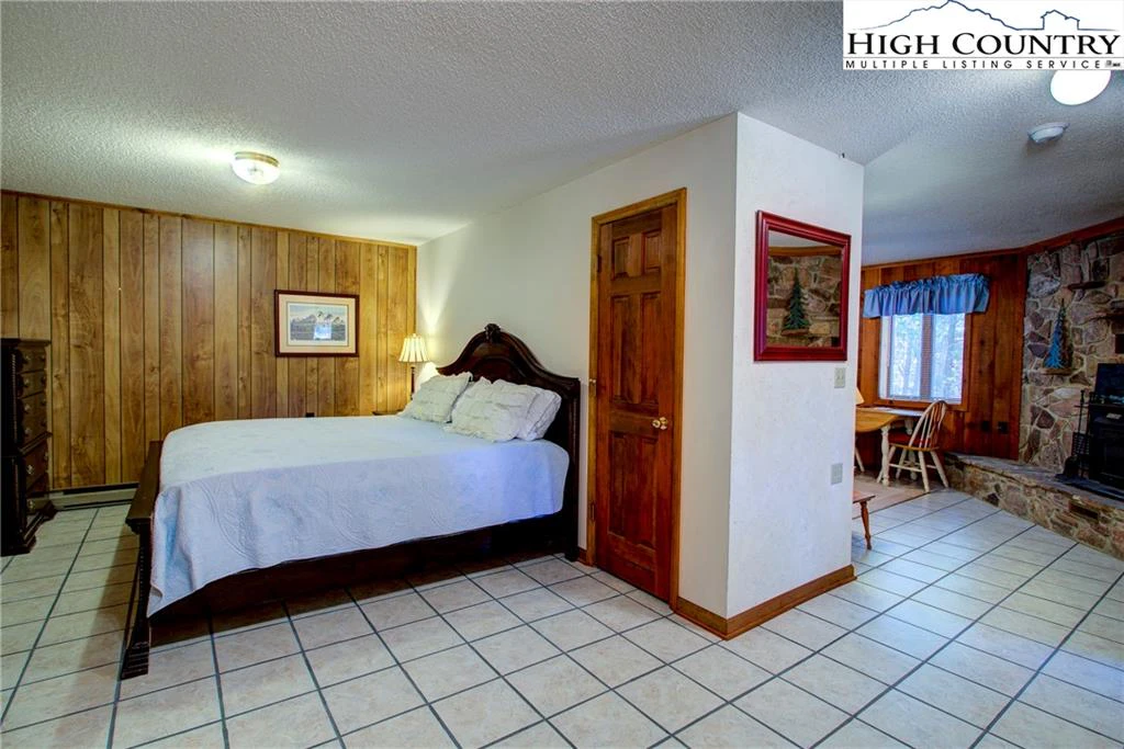 Image number 10 for the current listing